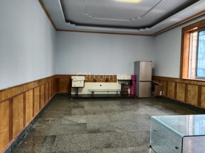 紫东街48号 3室 2厅 136平米