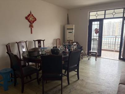 近水楼台 3室 2厅 152平米