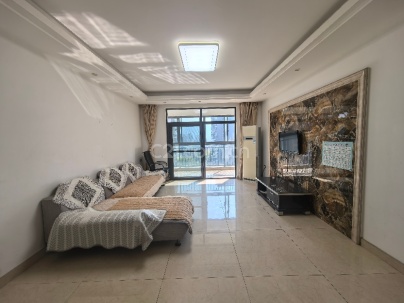 蔚蓝水岸 4室 2厅 142平米